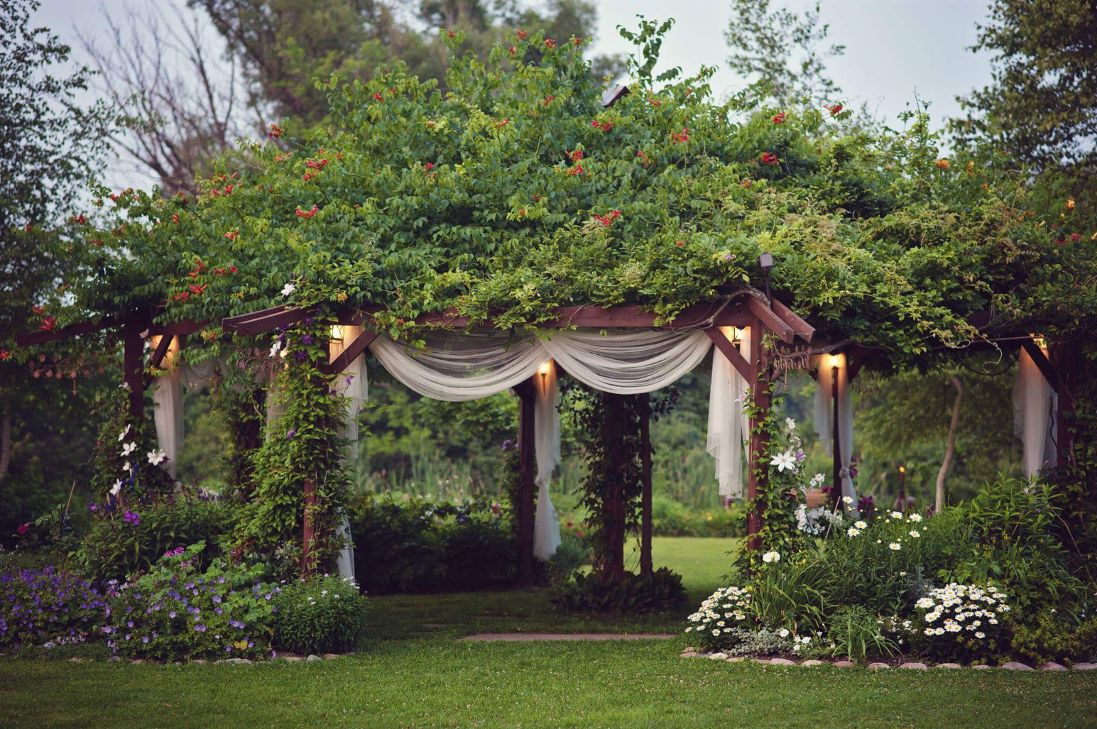 CURTAINED FLOWERING GAZEBO