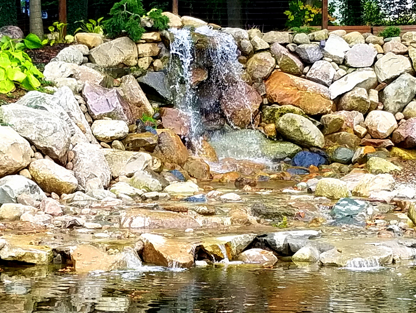 A very close-up to show you all the little falls into the channel where the riverbed empties
